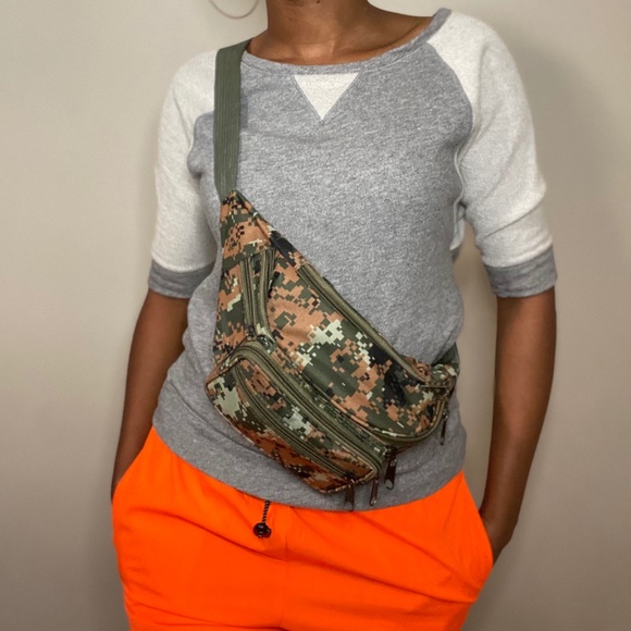 Calvin Klein Sweatshirt - Picture 1 of 4